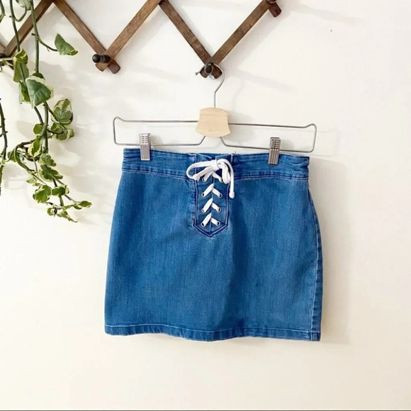 Forever 21 mini denim skirt size small - Picture 2 of 3